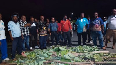 Blokade Jalan Menuju Kantor Gubernur Papua Barat Akhirnya Dibuka