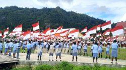 Sepuluh Ribu Bendera Merah Putih Berkibar di Taman Jokowi Iriana Kaimana